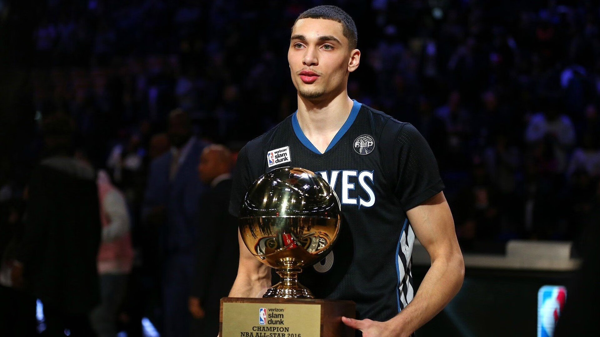 米乐在线入口-SKT不断突破！，字母哥连续十二场比赛得分超过持续失利观众掌声雷动